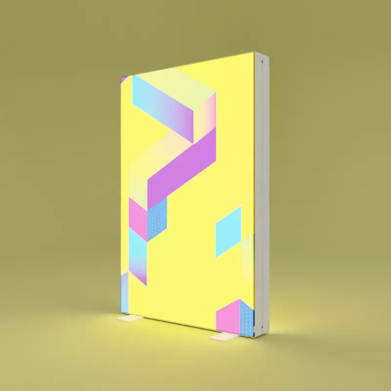 Moderne LED Leuchtsäule mit individuell bedruckter Textilfläche im geometrischen Design, ideal für Werbung und Produktpräsentation