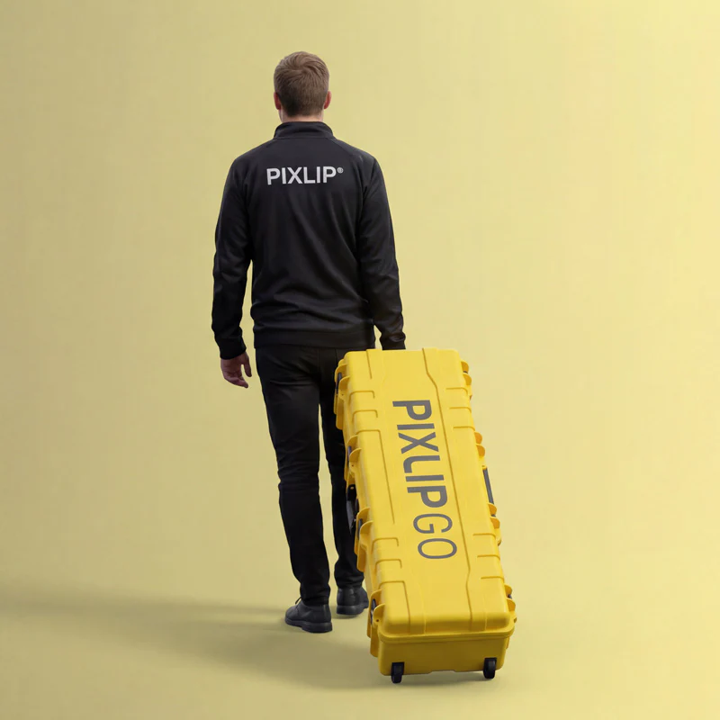 PIXLIP GO Travel Case mit Rollen im Einsatz beim Transport