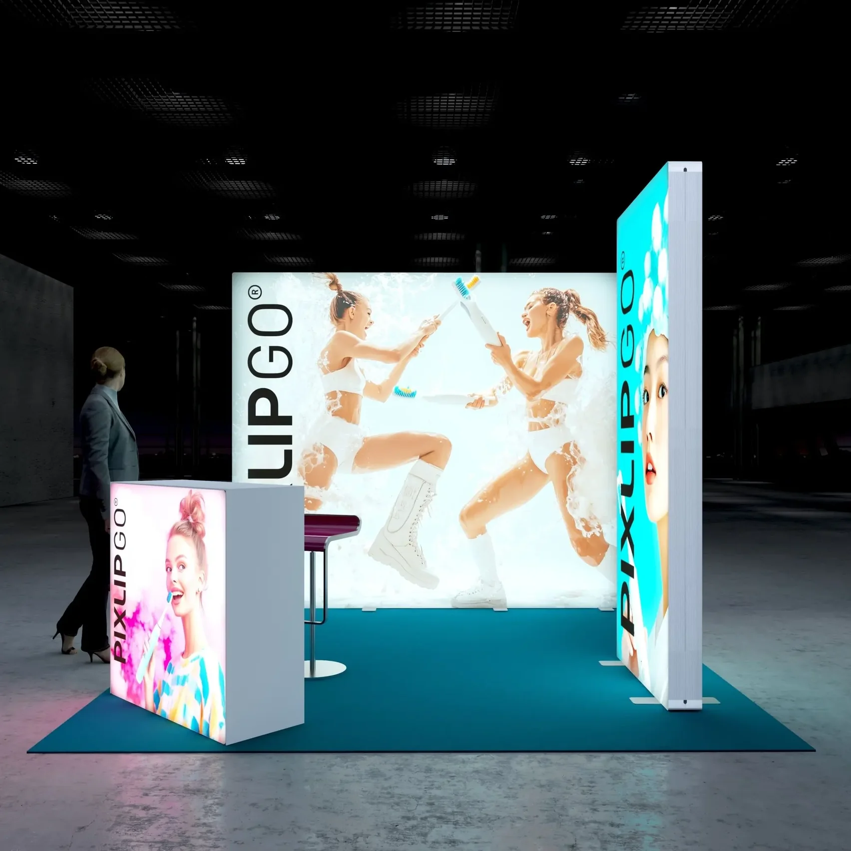 PIXLIP GO Messestand mit LED Leuchtwand und seitlicher Werbestele sowie beleuchtetem Promotion-Counter im modernen Design