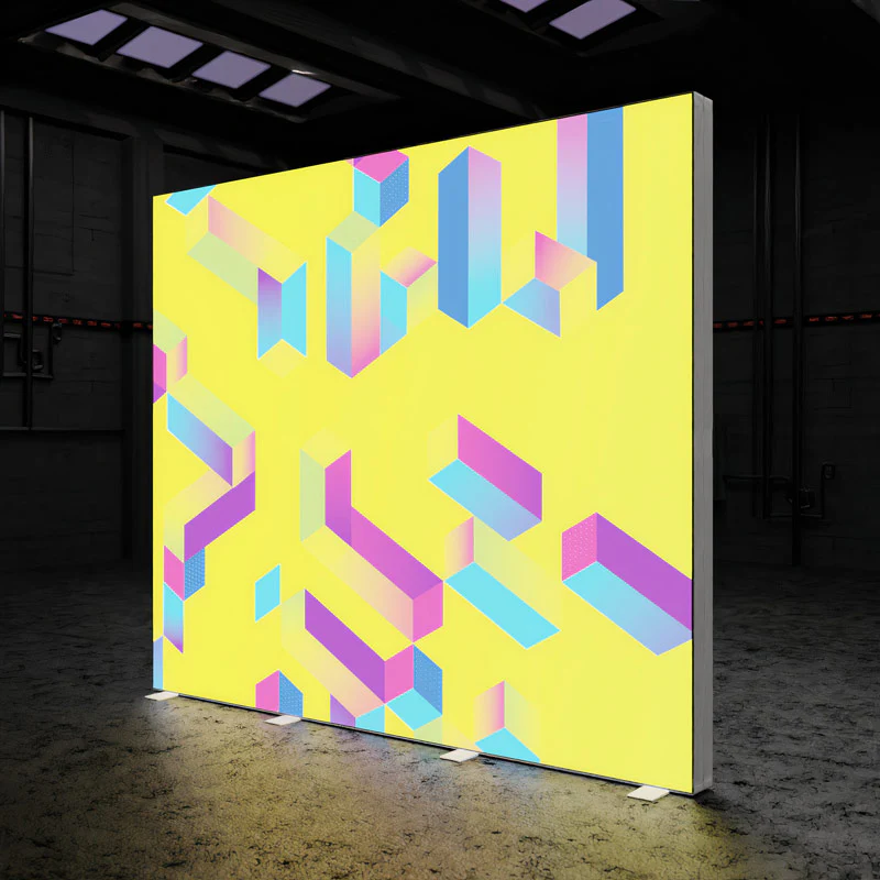 Beleuchtete LED Werbesäule mit individuell bedrucktem Textil im geometrischen Design, freistehende Leuchtstele für Messen und Events