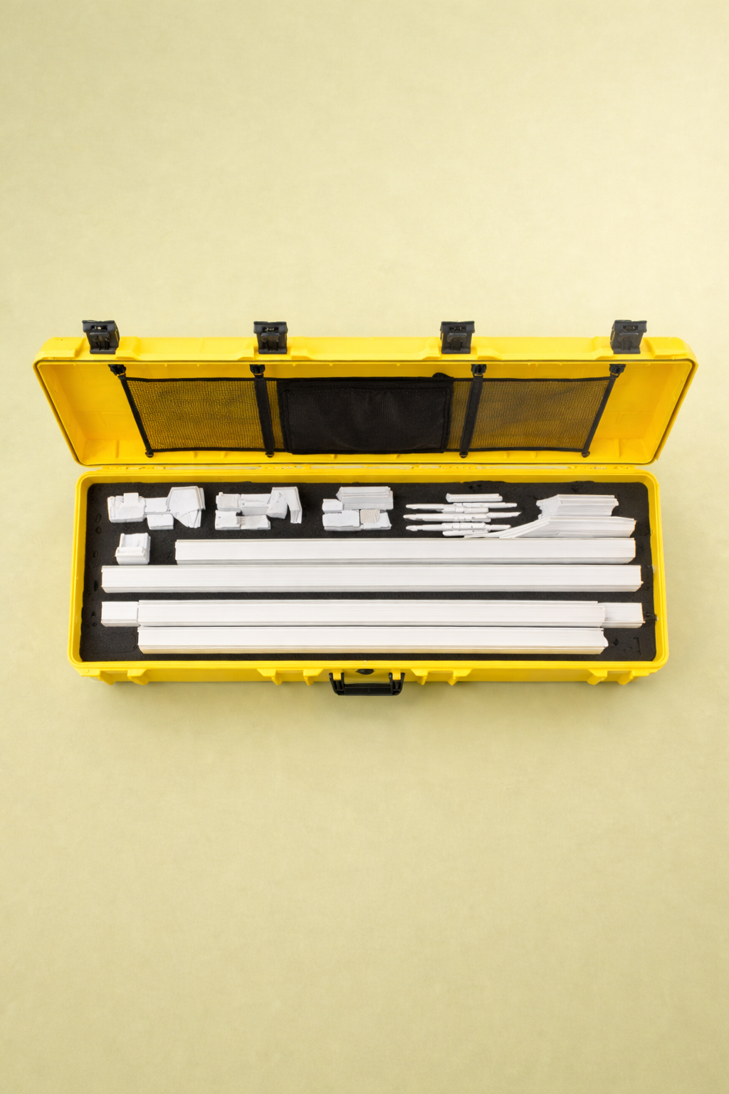 PIXLIP GO Travel Case geöffnet mit Lightbox Komponenten und Inlay