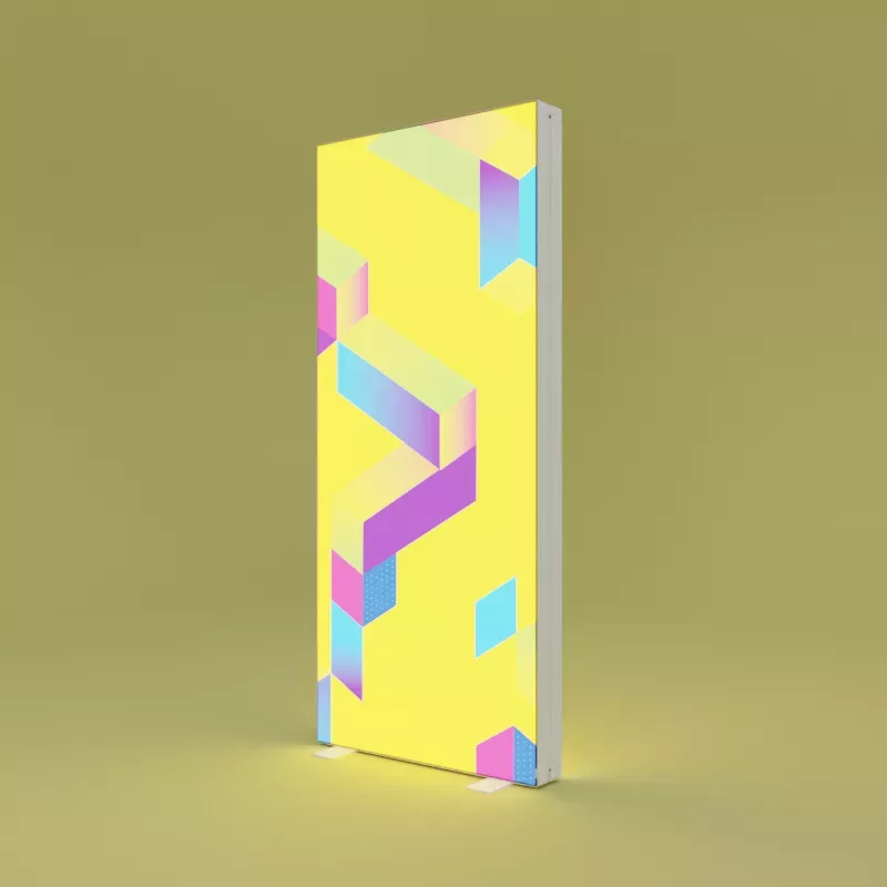 Moderne LED Leuchtsäule mit individuell bedruckter Textilfläche im geometrischen Design, ideal für Werbung und Produktpräsentation