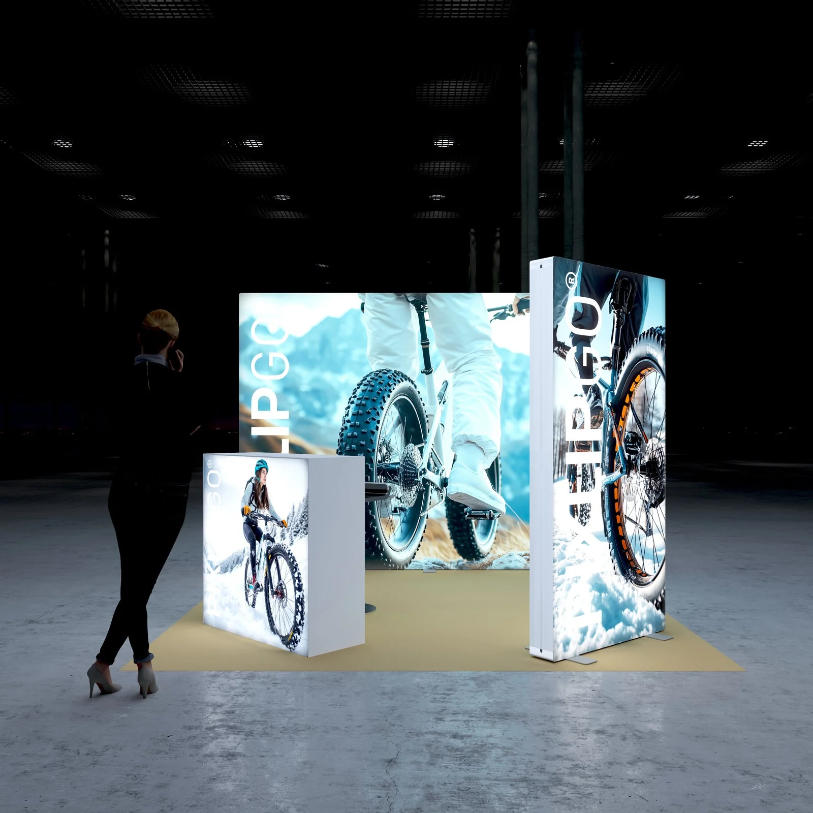 PIXLIP GO Messestand mit hinterleuchteter LED Wand, seitlicher Leuchtstele und Counter mit Fahrradmotiv auf 3x3 Meter Standfläche